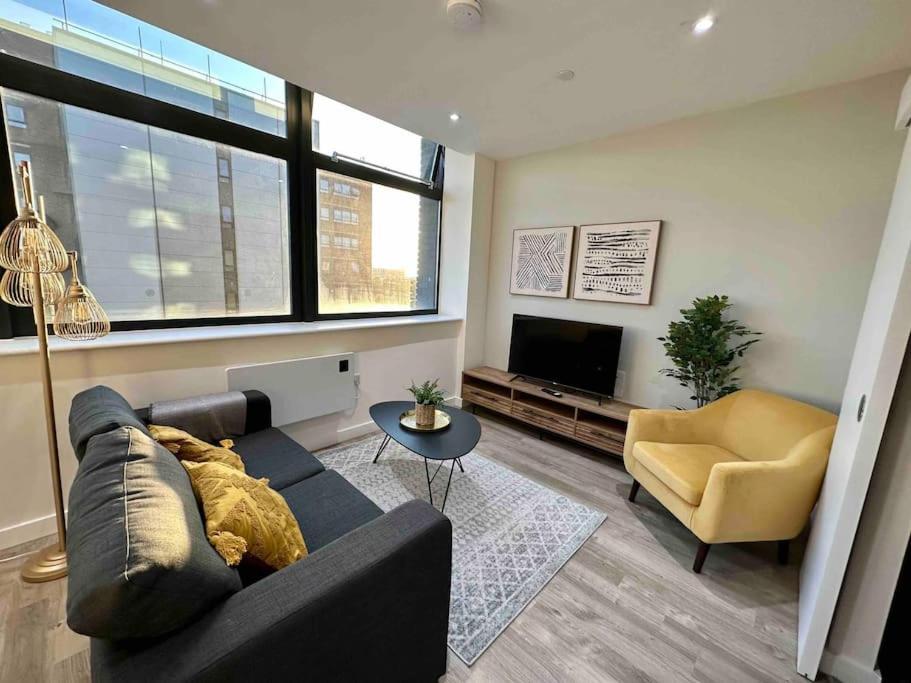 Apartament 1 Bed Flat With View Of Old Trafford Manchester Zewnętrze zdjęcie