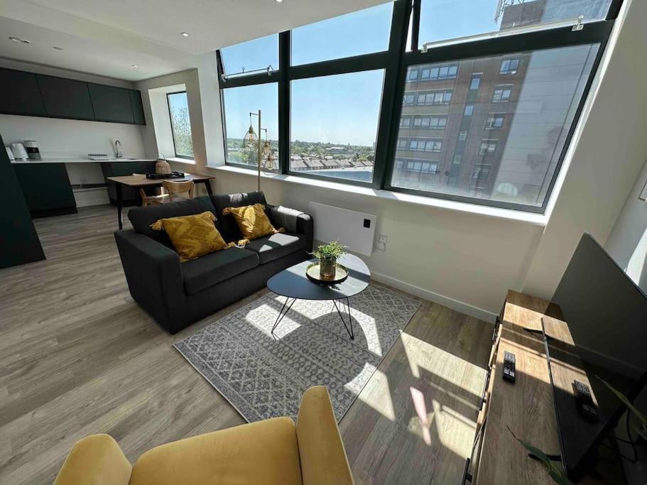 Apartament 1 Bed Flat With View Of Old Trafford Manchester Zewnętrze zdjęcie
