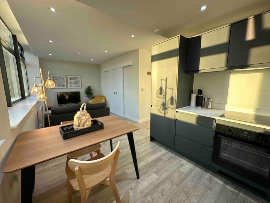 Apartament 1 Bed Flat With View Of Old Trafford Manchester Zewnętrze zdjęcie